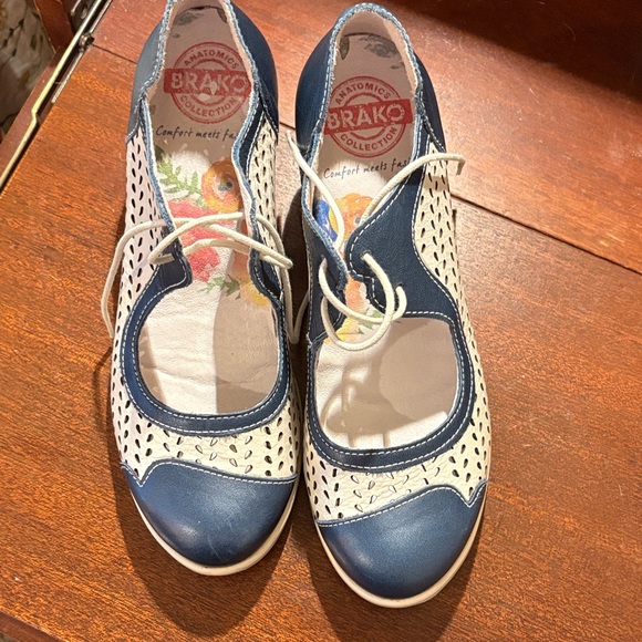 Brako Shoes - Brako Anatomics Collection Blue and White Shoes